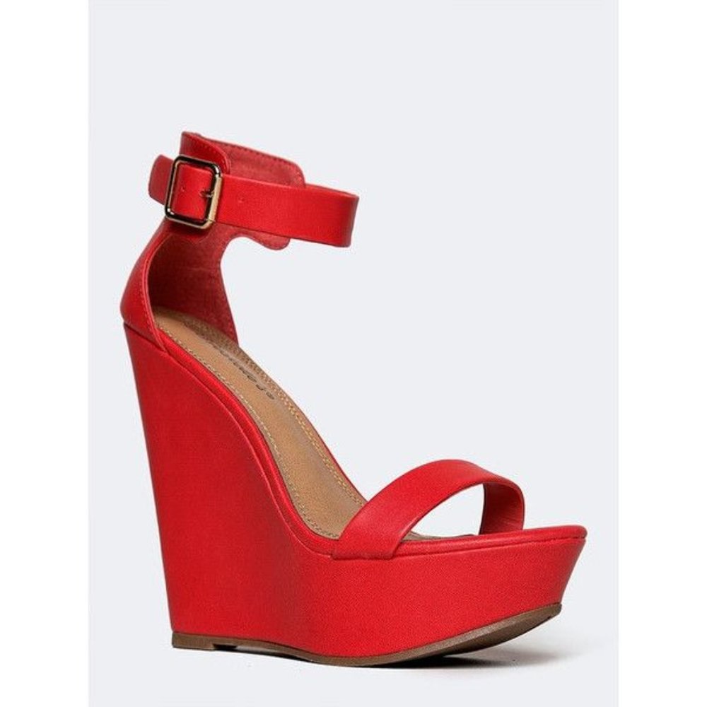 Breckelle's Strappy Coral Wedges Size 8.5